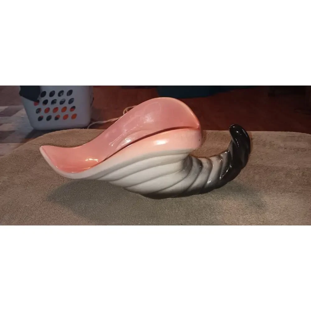 HULL NOVELTY POTTERY GLASS CORNUCOPIA 11